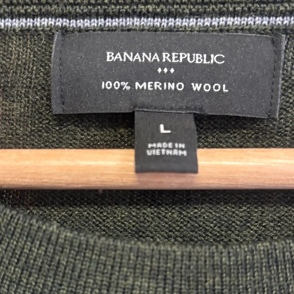 Banana Republic Dark Green Merino Wool Knit - Picture 2 of 4